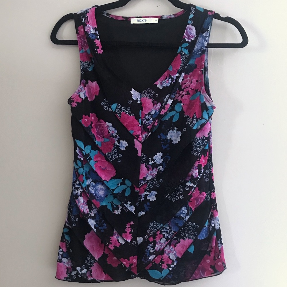 Ricki’s Sleeveless top - Small